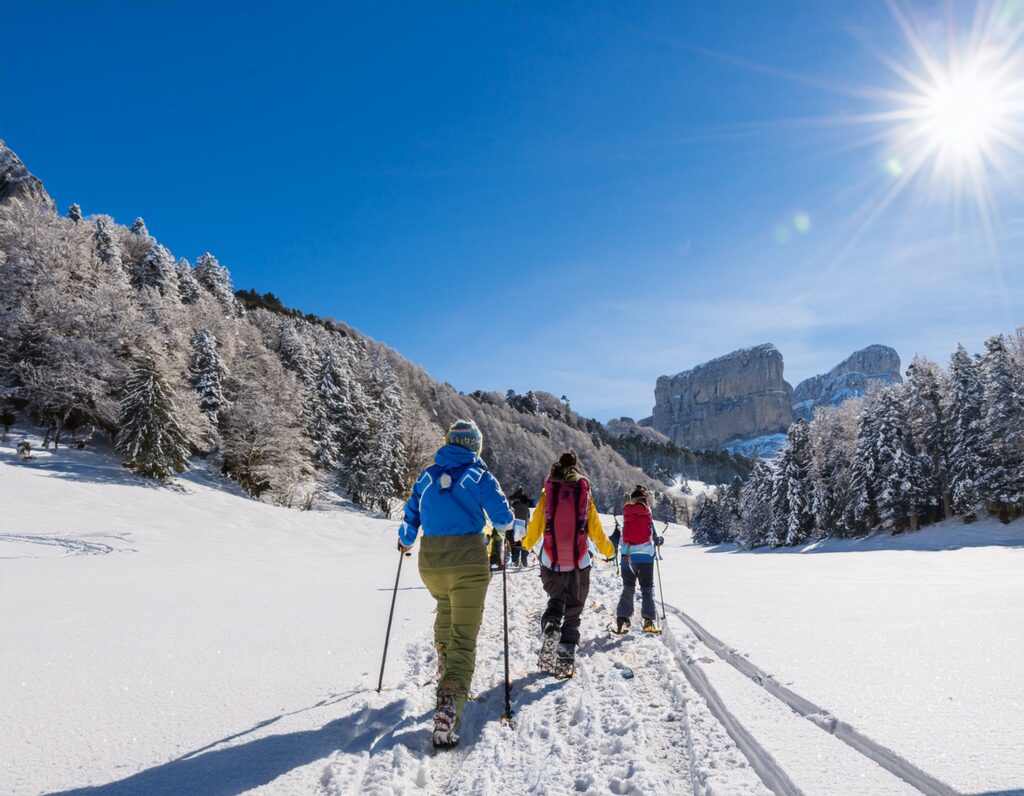 Bonne nouvelle pour les amoureux de l’hiver et des grands espaces : 35 cm de neige fraîche sont tombés dans le Vercors entre le 7 et le 9 décembre 2024, dès 1100 m d’altitude. 🌨️ Une belle promesse pour une saison pleine d’aventures !